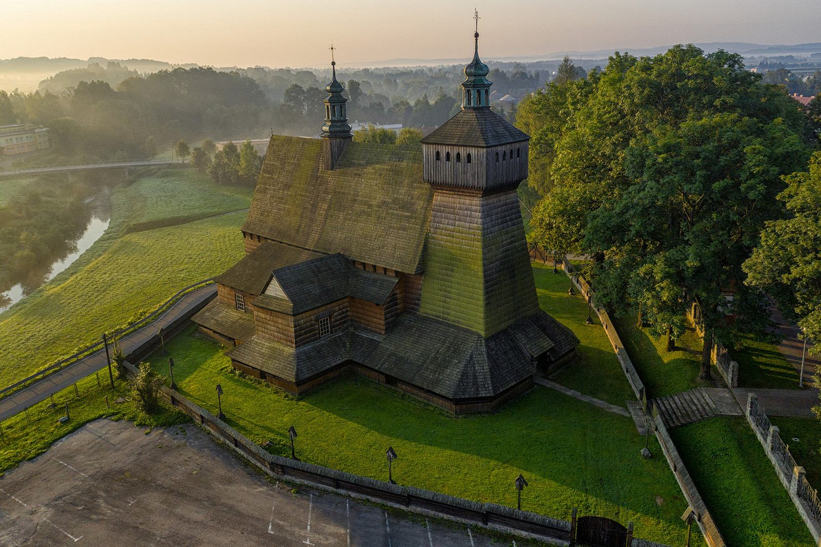 08 Haczów Stary kościół parafialny pw. św. Wniebowzięcia NMP i Michała Archanioła fot. Krystian Kłysewicz_2.jpg [302.44 KB]